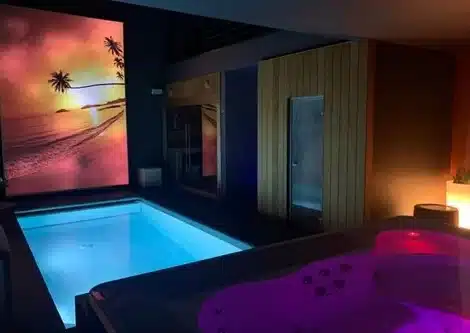Aqua Lounge