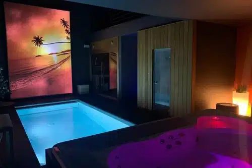 Aqua Lounge