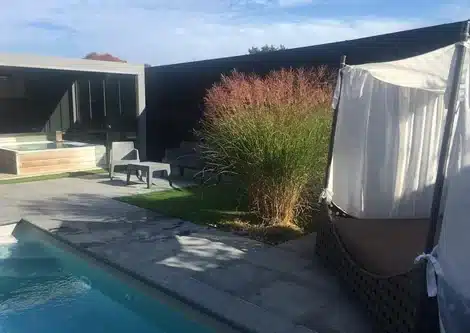 Aqua Lounge
