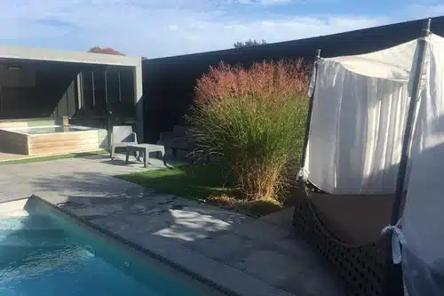 Aqua Lounge