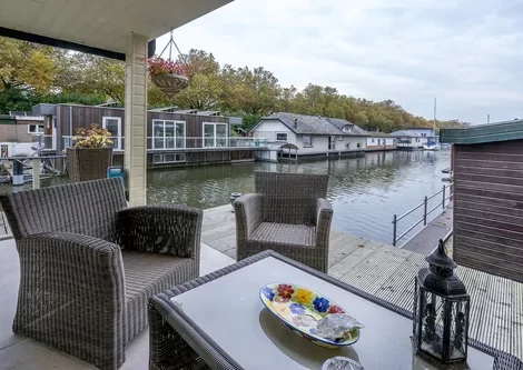 B&B Houseboat Elselina