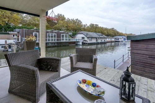 B&B Houseboat Elselina