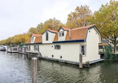 B&B Houseboat Elselina