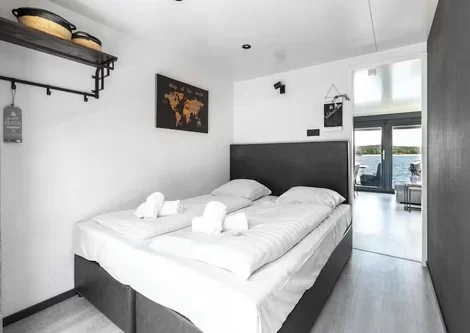Houseboat – Marina Mookerplas