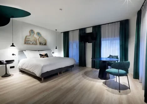 M-Street art lodging