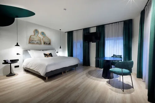 M-Street art lodging