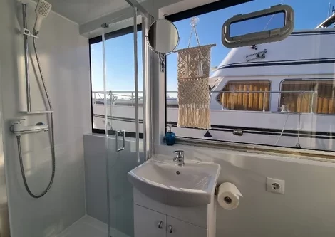 Otter Houseboats