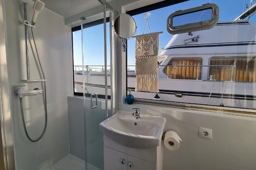 Otter Houseboats