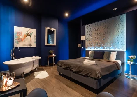 Roomotel